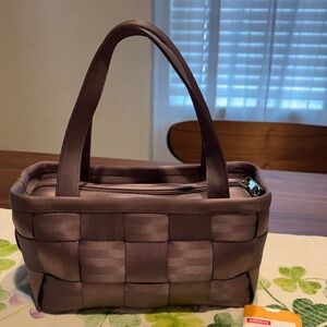 Harvey’s seatbelt bag